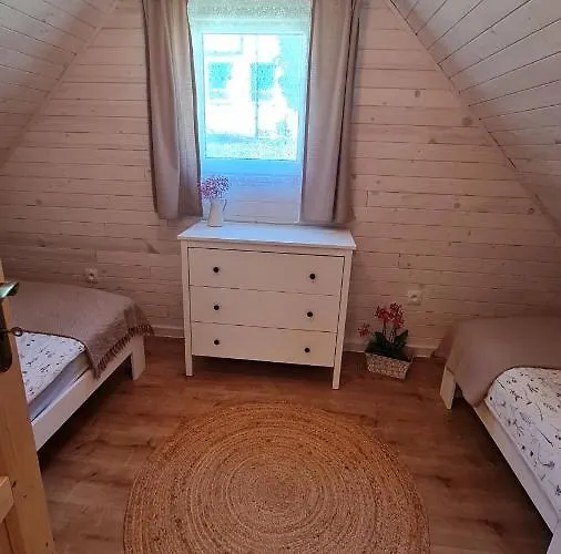 Semesterbostad Stiavnicke Chalupky Pri Richnavskych Jazerach