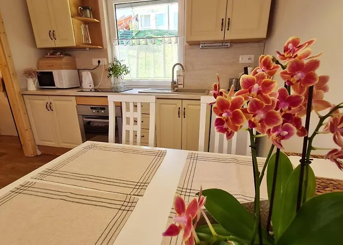 Stiavnicke Chalupky Pri Richnavskych Jazerach *