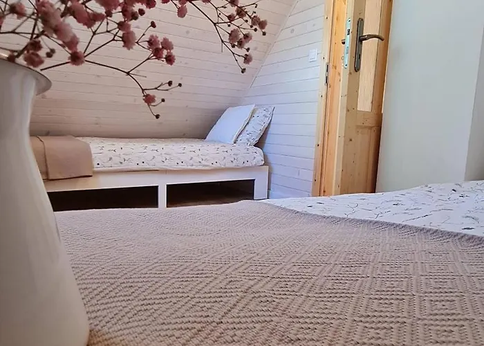 Stiavnicke Chalupky Pri Richnavskych Jazerach